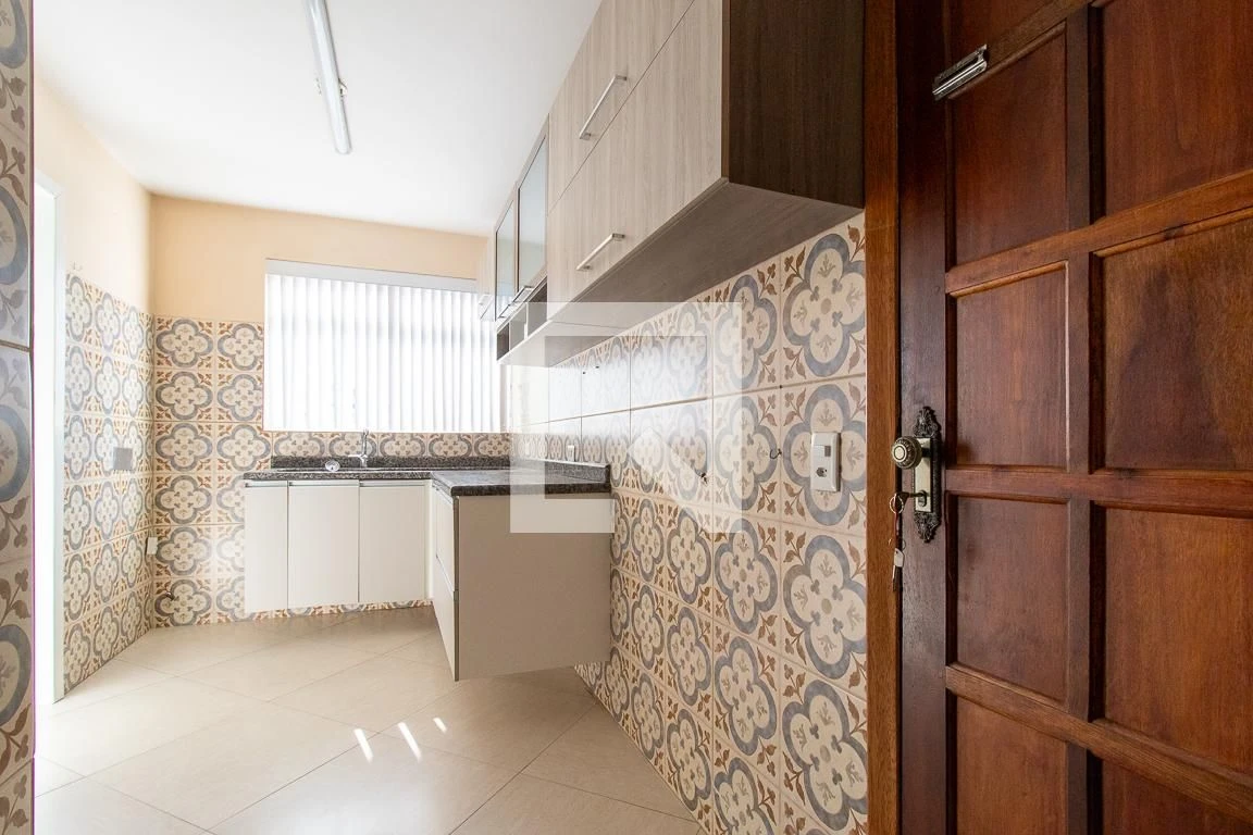 Apartamento de 3 quartos com piso de madeira ou laminado — photo 18