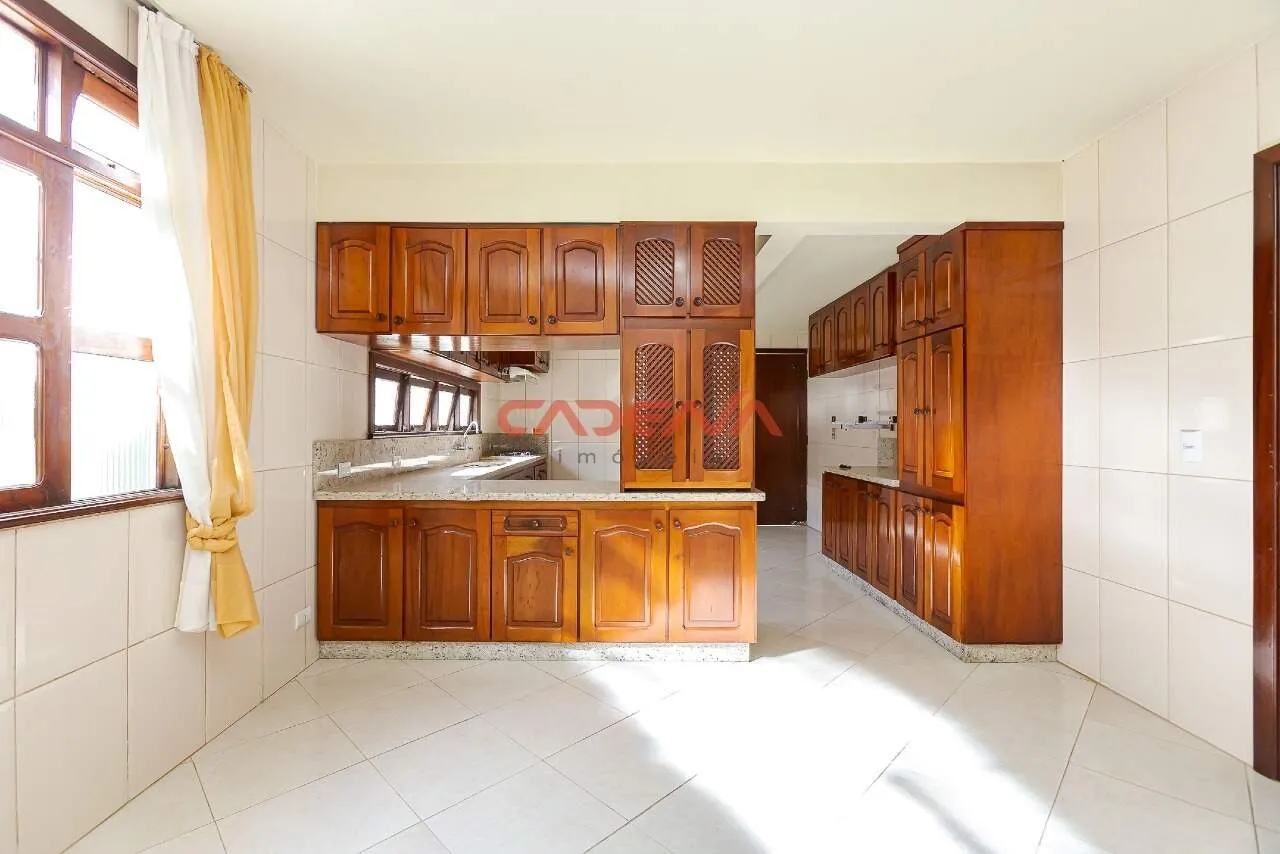 House with 5 bedrooms, 3 en-suites and 660 m² with 6 spaces — photo 5
