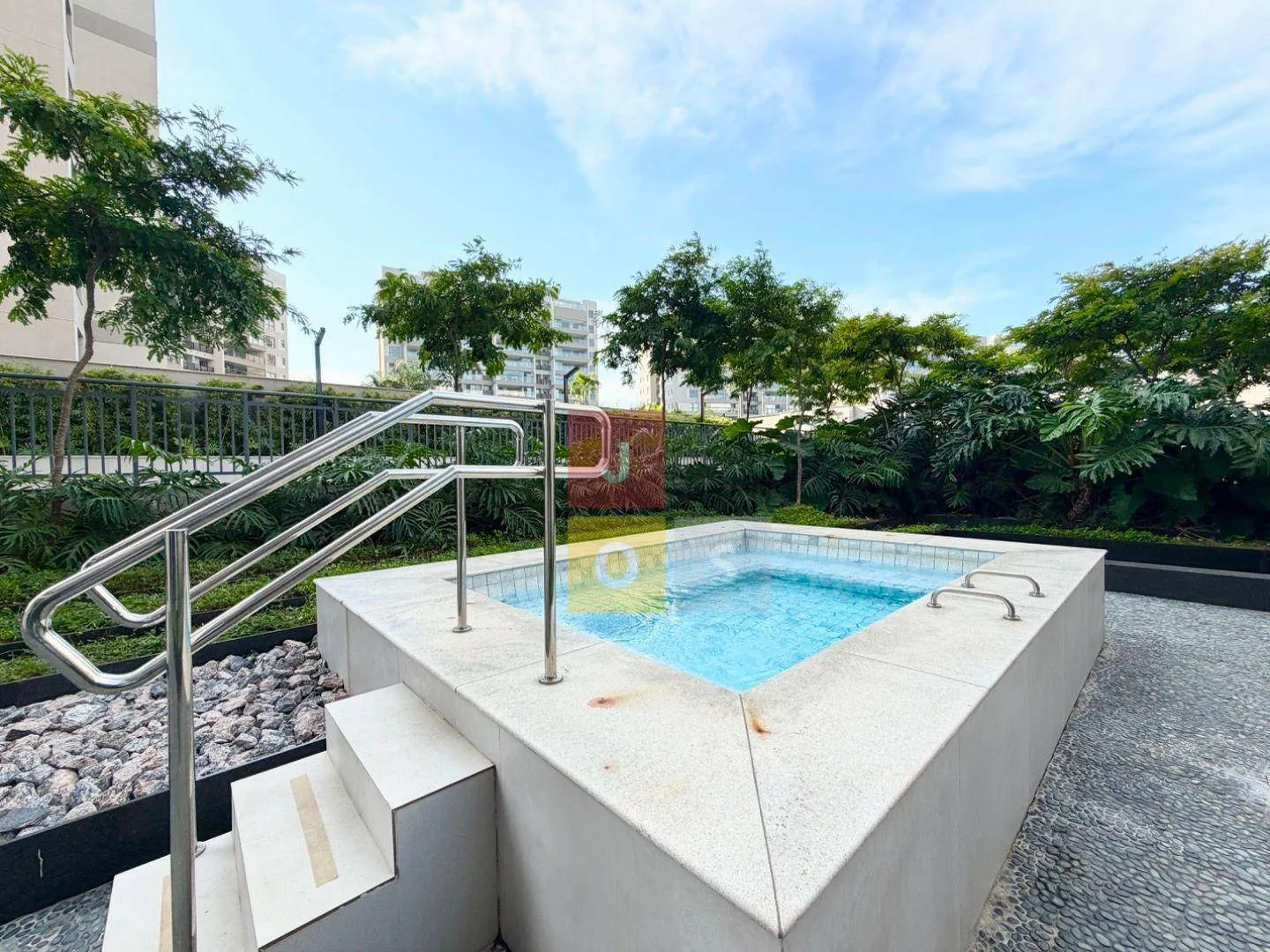 80 m² apartment with 2 bedrooms and a glass balcony — photo 105