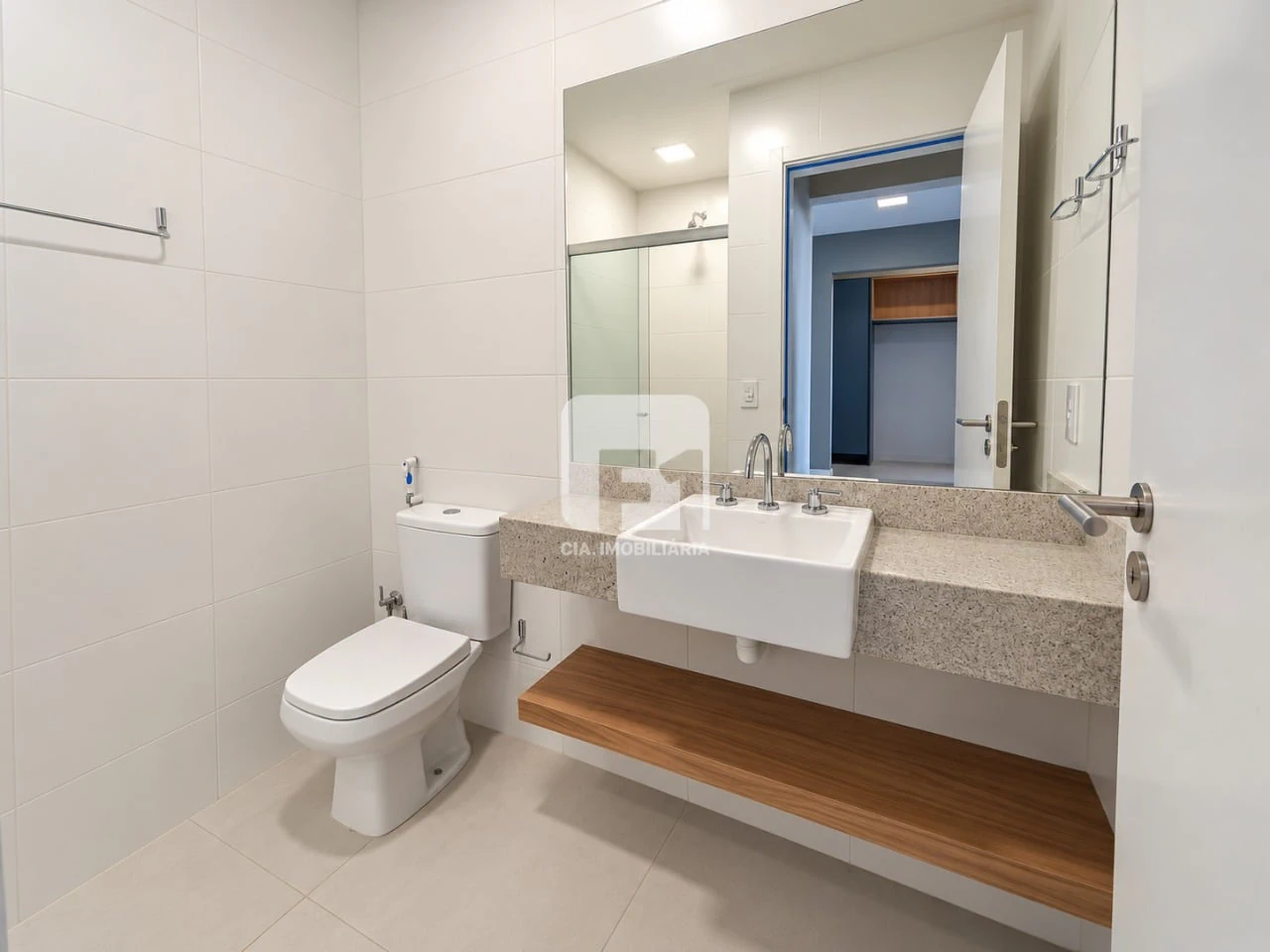 Furnished apartment, 52 m², with a water view — photo 6