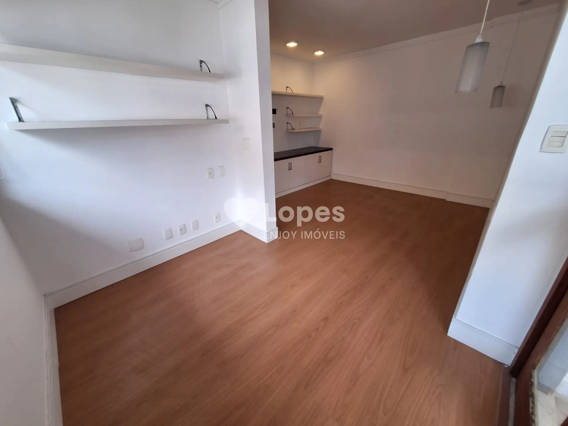 5-bedroom apartment in a building with a gym — photo 37