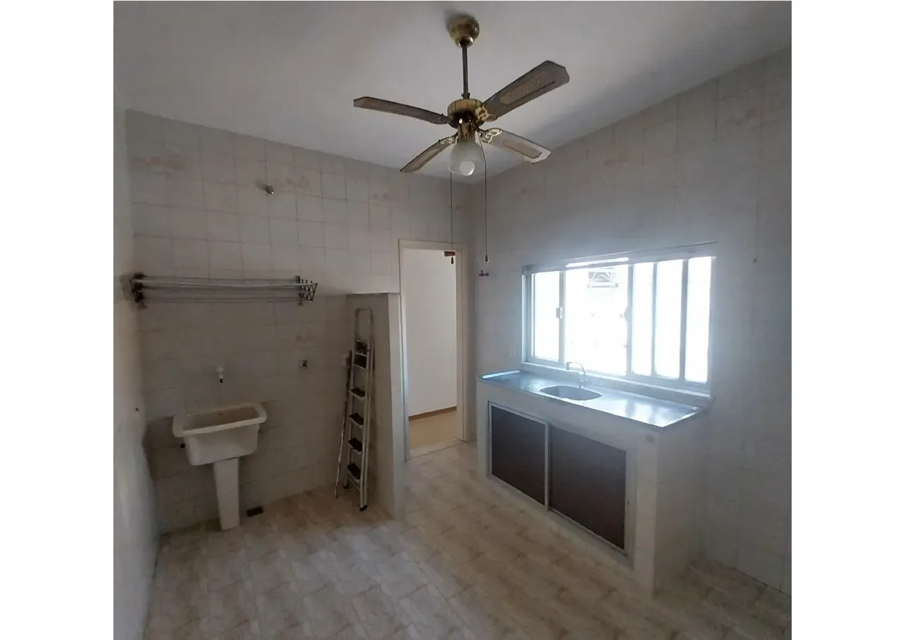 Apartamento com 3 quartos e cozinha fechada a gás
