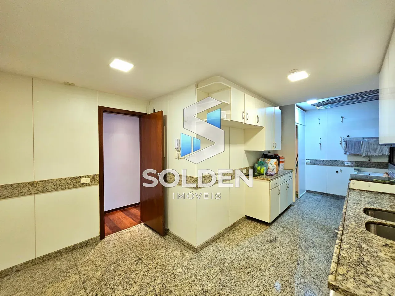 3-bedroom apartment with glass-enclosed balcony and 4 baths — photo 25