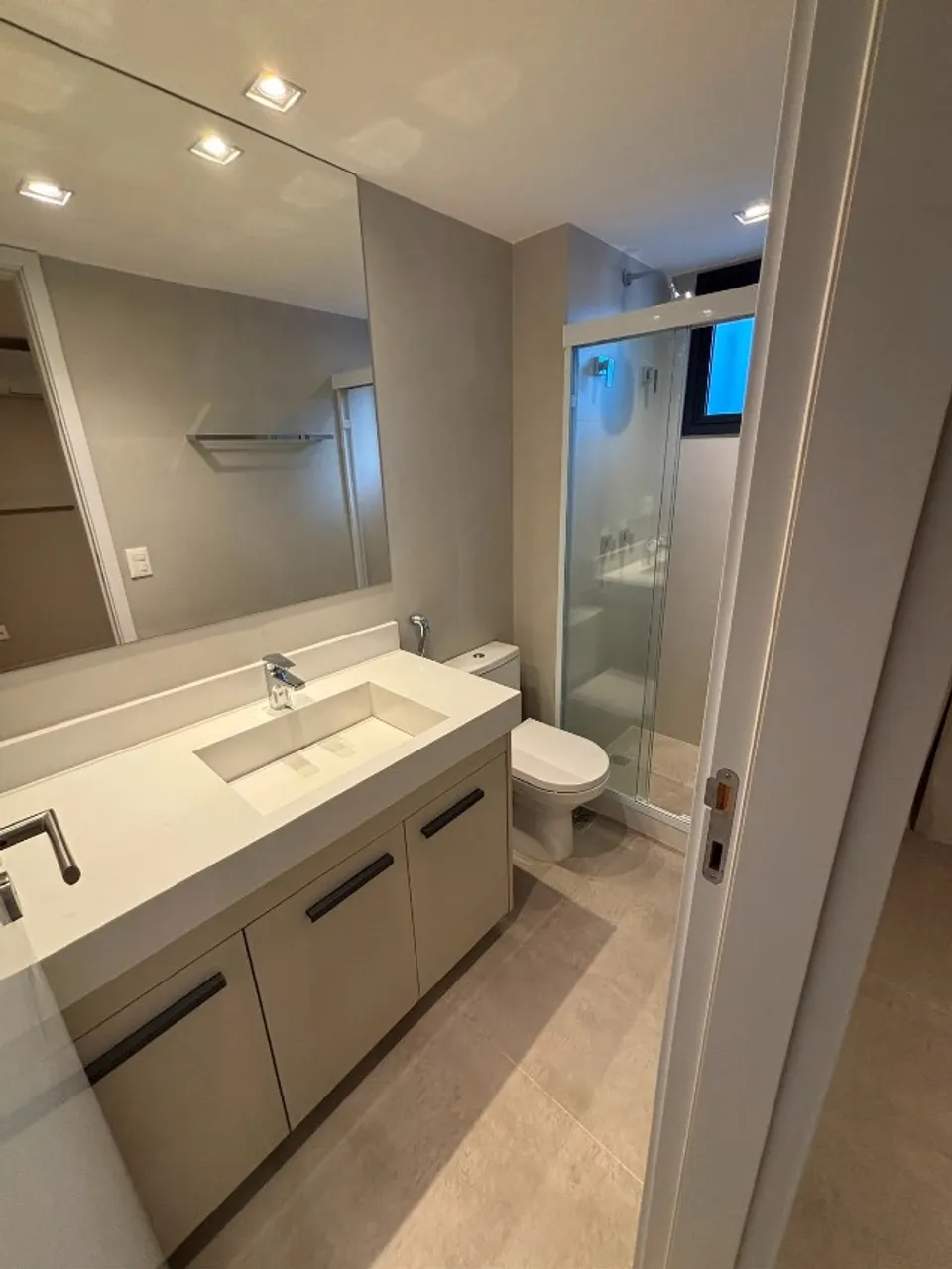 3-bedroom apartment with closed kitchen and gas stove — photo 8