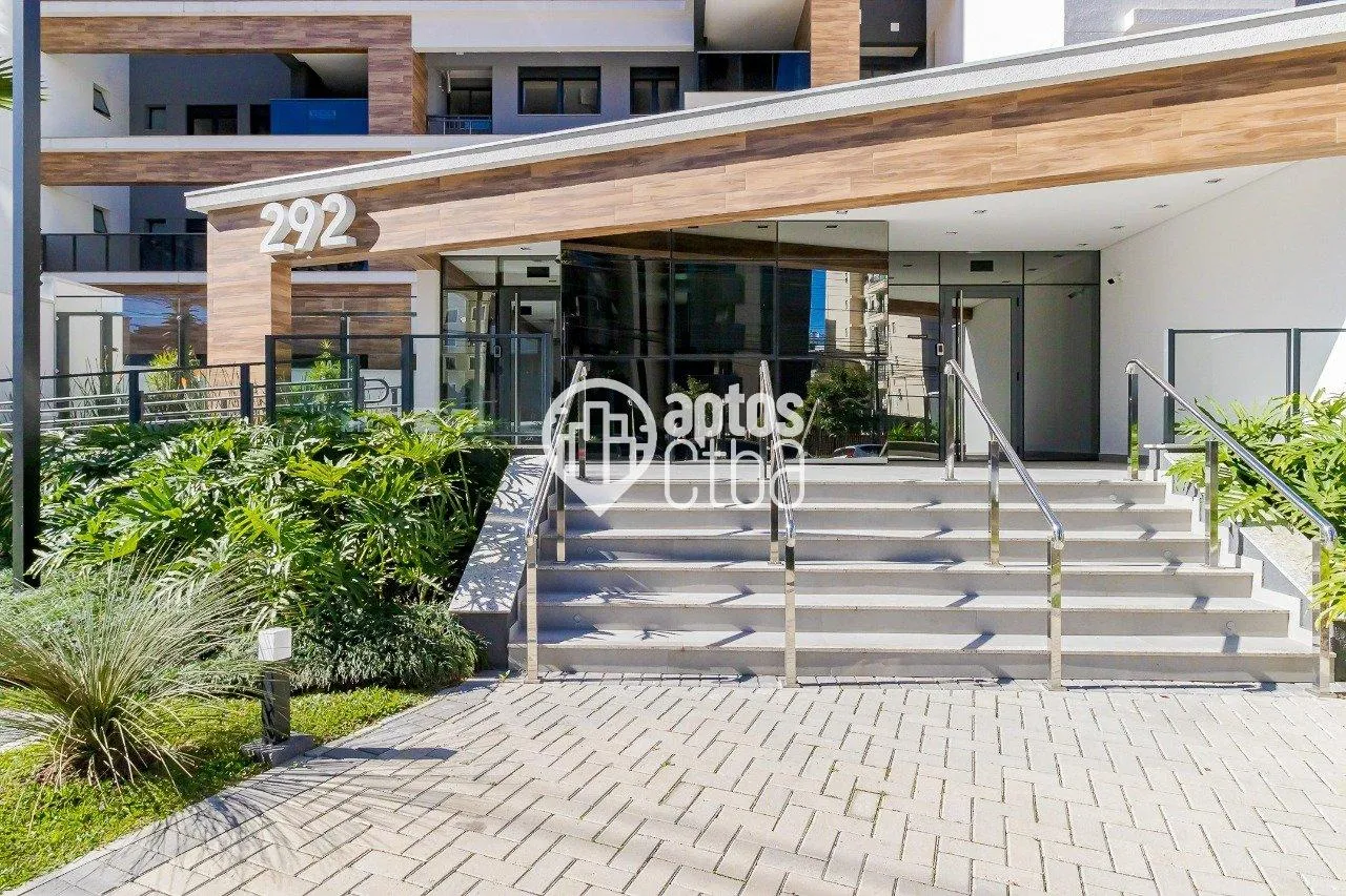 Glass-enclosed balcony in a 2-bedroom apartment, 81 m² — photo 40
