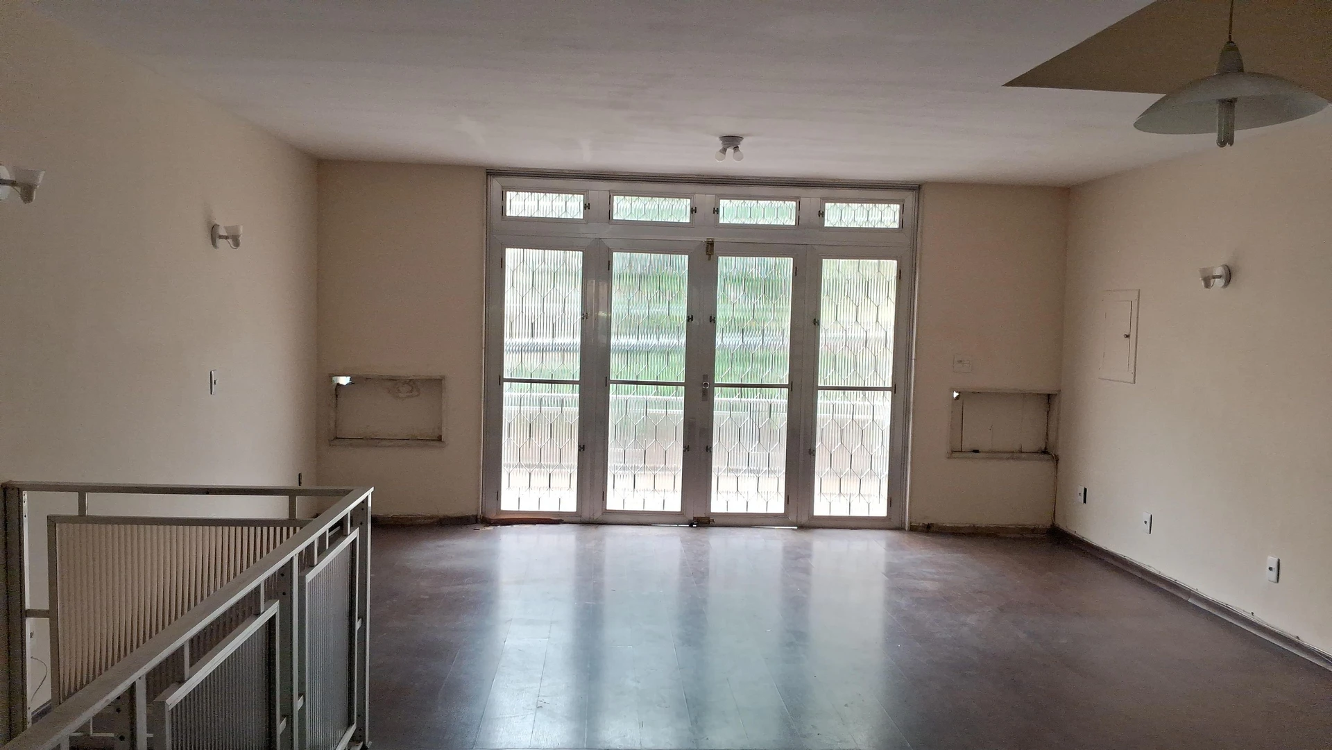 Unfurnished house with 6 bedrooms and private garden — photo 42