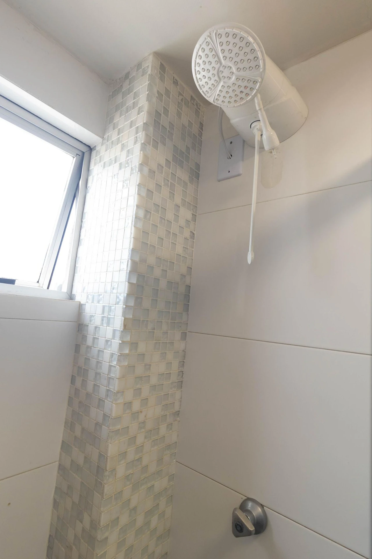 One-bedroom apartment with a washing machine in Curitiba — photo 17