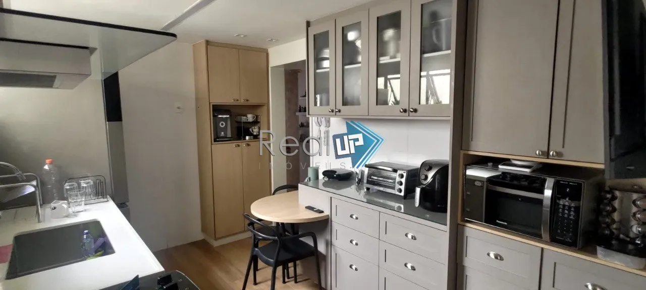 Unfurnished apartment with 3 bedrooms and a glazed balcony — photo 50