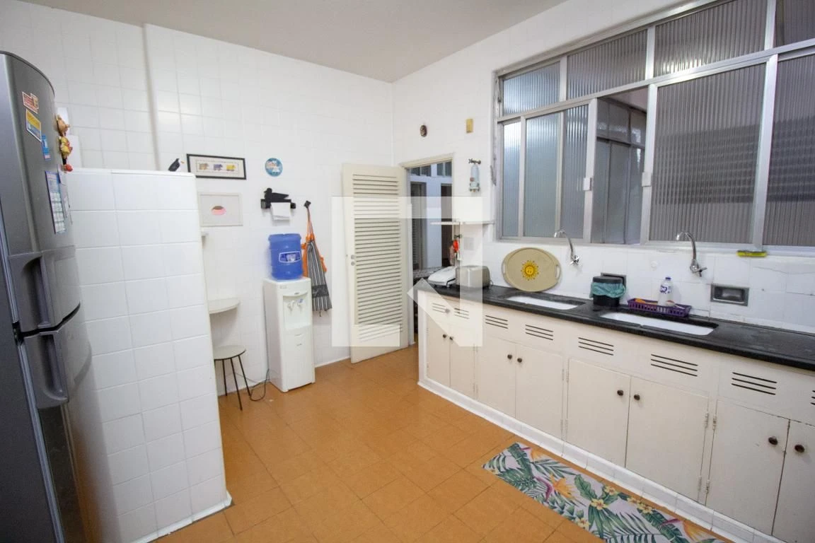 Furnished apartment with 3 bedrooms and 5 bathrooms — photo 23