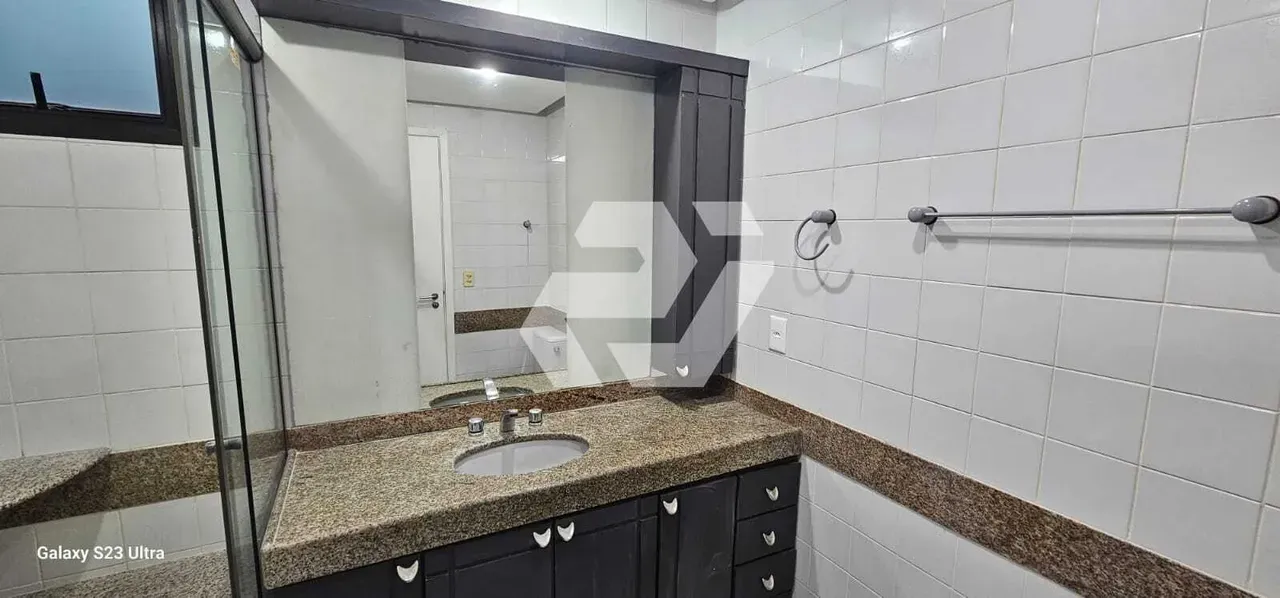 Apartment with 3 bedrooms, 5 bathrooms and balcony — photo 33