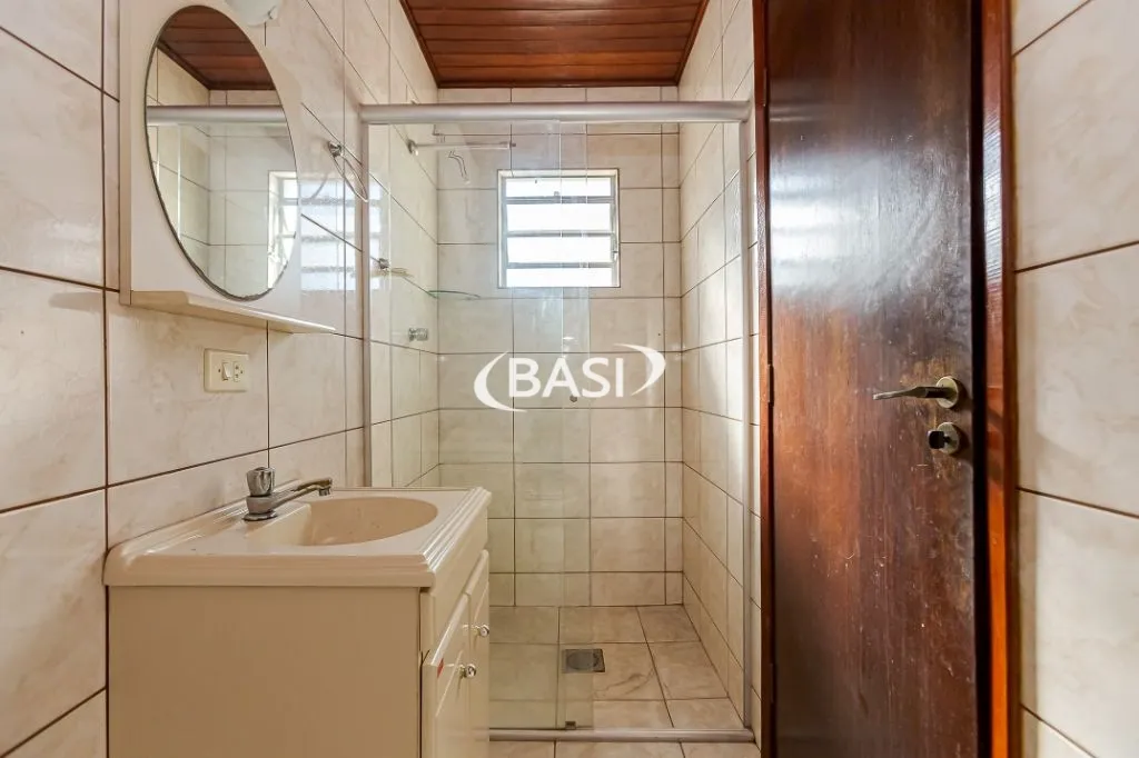 Unfurnished house with 4 bedrooms and 3 bathrooms