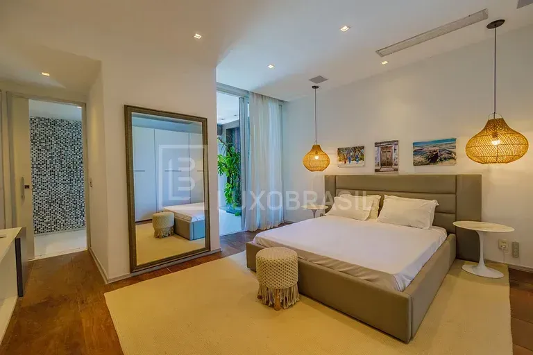 Furnished house with 5 bedrooms and an open-plan kitchen — photo 24