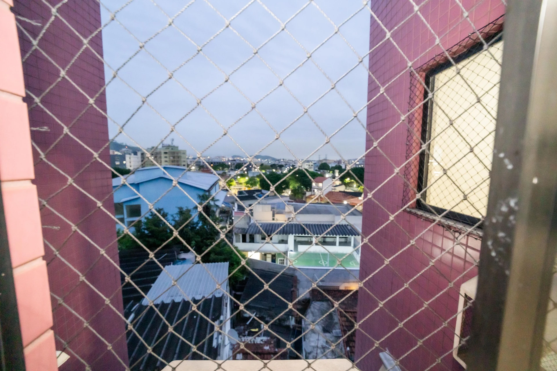 Glass-enclosed balcony in a 4-bedroom apartment, 110 m² — photo 51