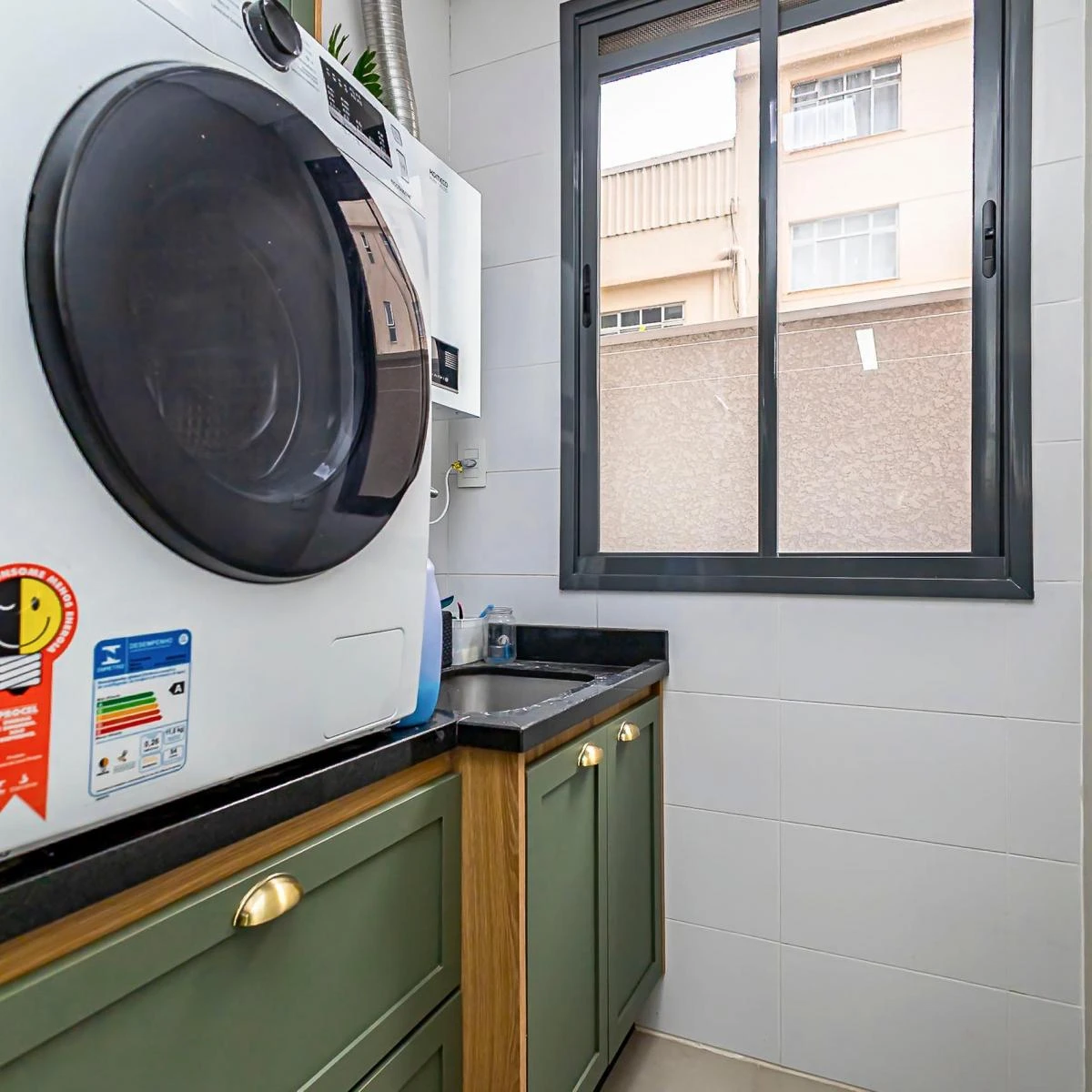 3-bedroom apartment with a grill on the balcony in Curitiba — photo 31