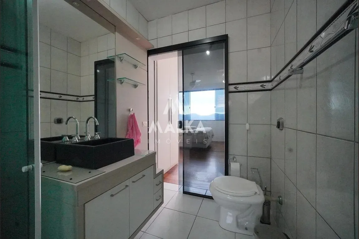 4-bedroom house with a water view in Florianópolis — photo 38