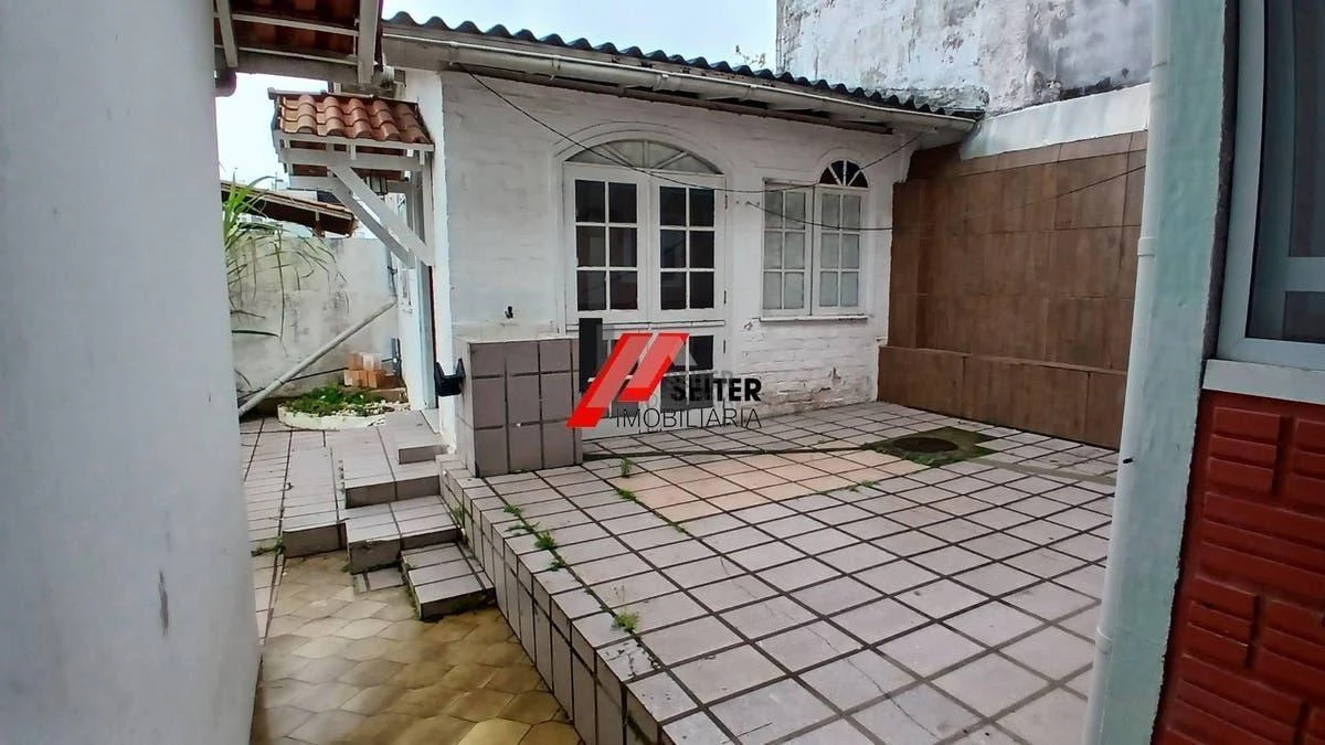 4-bedroom house with a home office in Florianópolis — photo 40
