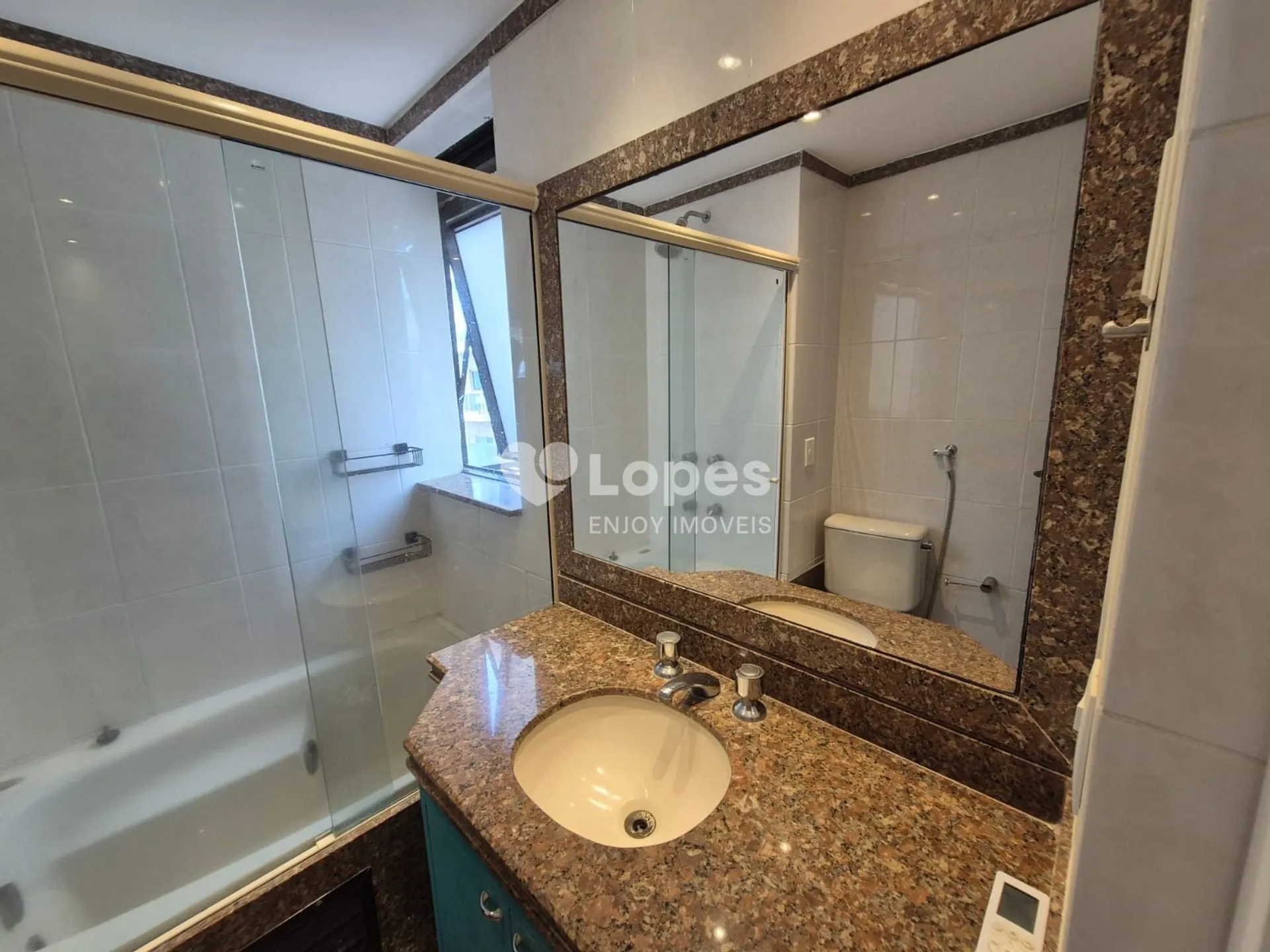 2-bedroom apartment in a building with a sauna — photo 14