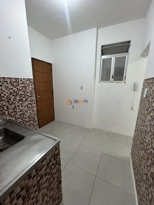 3-bedroom apartment with wood or laminate floors — photo 2