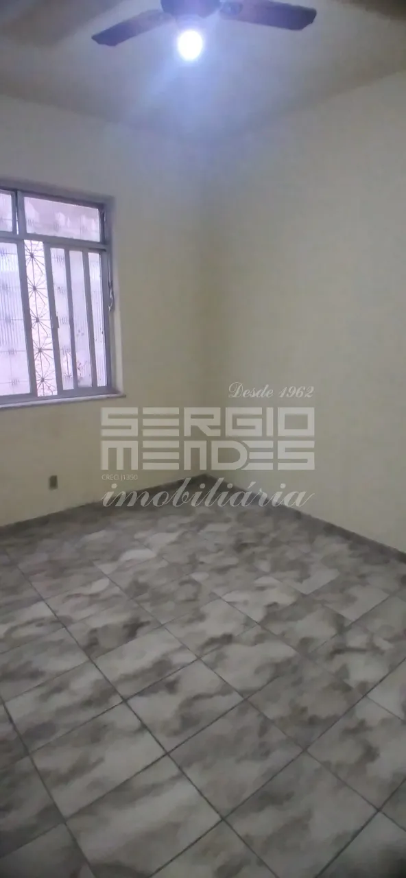 Unfurnished 3-bedroom apartment with a separate kitchen — photo 11