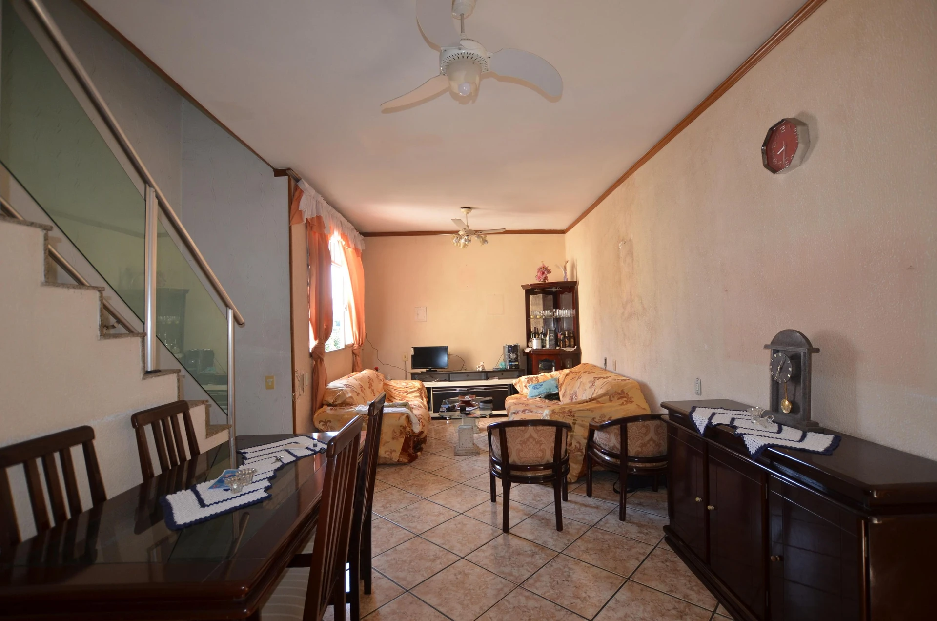 Furnished 2-bedroom apartment with a gas stove kitchen