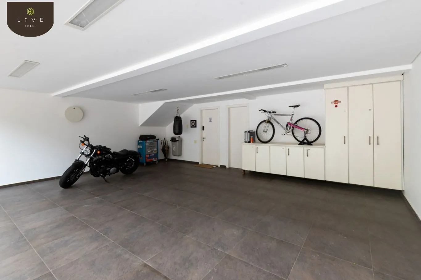 House with 4 bedrooms and mountain view — photo 28