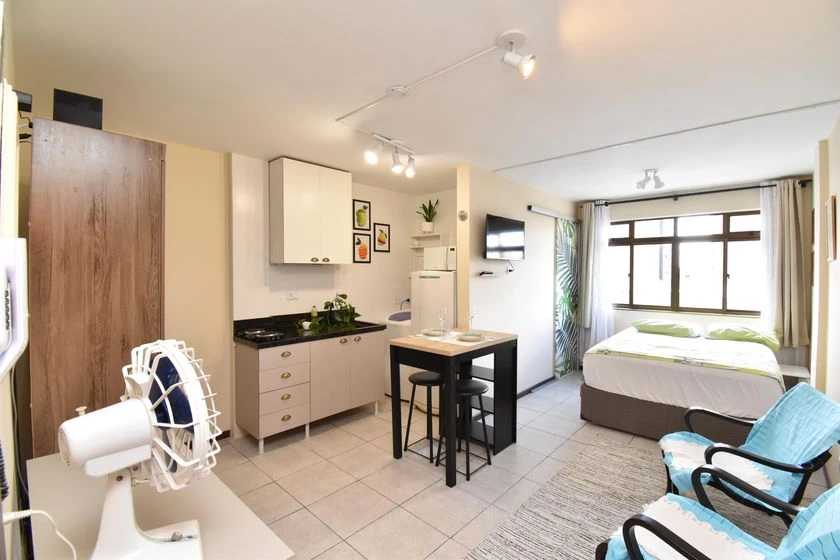 Furnished studio with 1 bedroom and compact cooktop