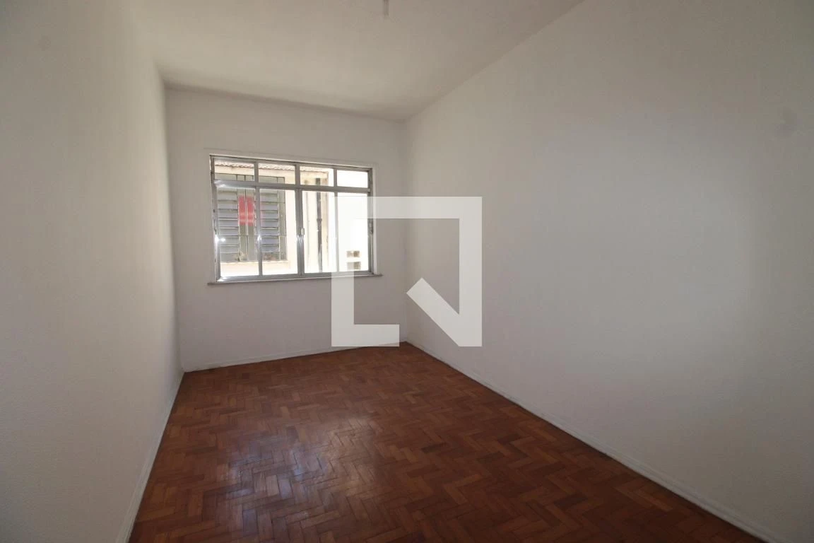 Wood or laminate floors in a 2-bedroom apartment, 100 m² — photo 12