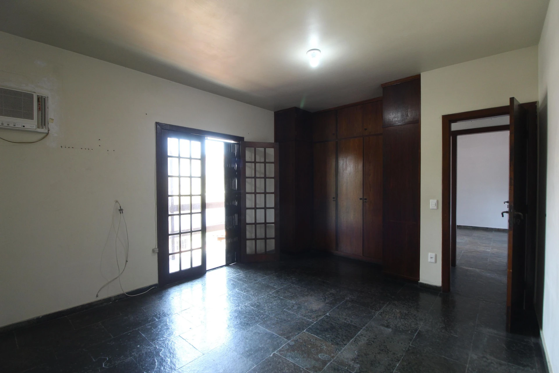 4-bedroom house with a bathtub in Rio de Janeiro — photo 16