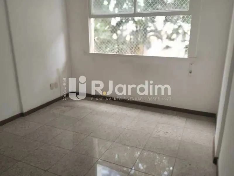 Unfurnished apartment with 4 bedrooms and 3 bathrooms — photo 13