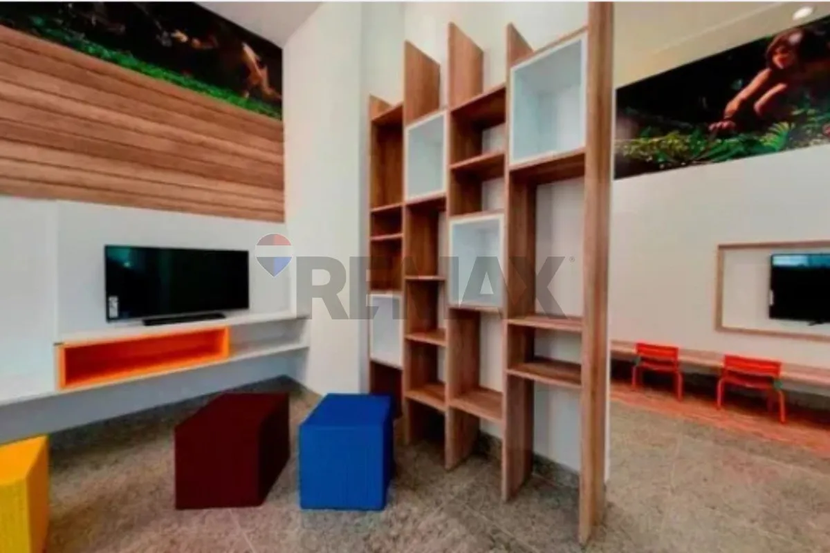 Застеклённый балкон и 4 спальни: квартира 245 м² — photo 18
