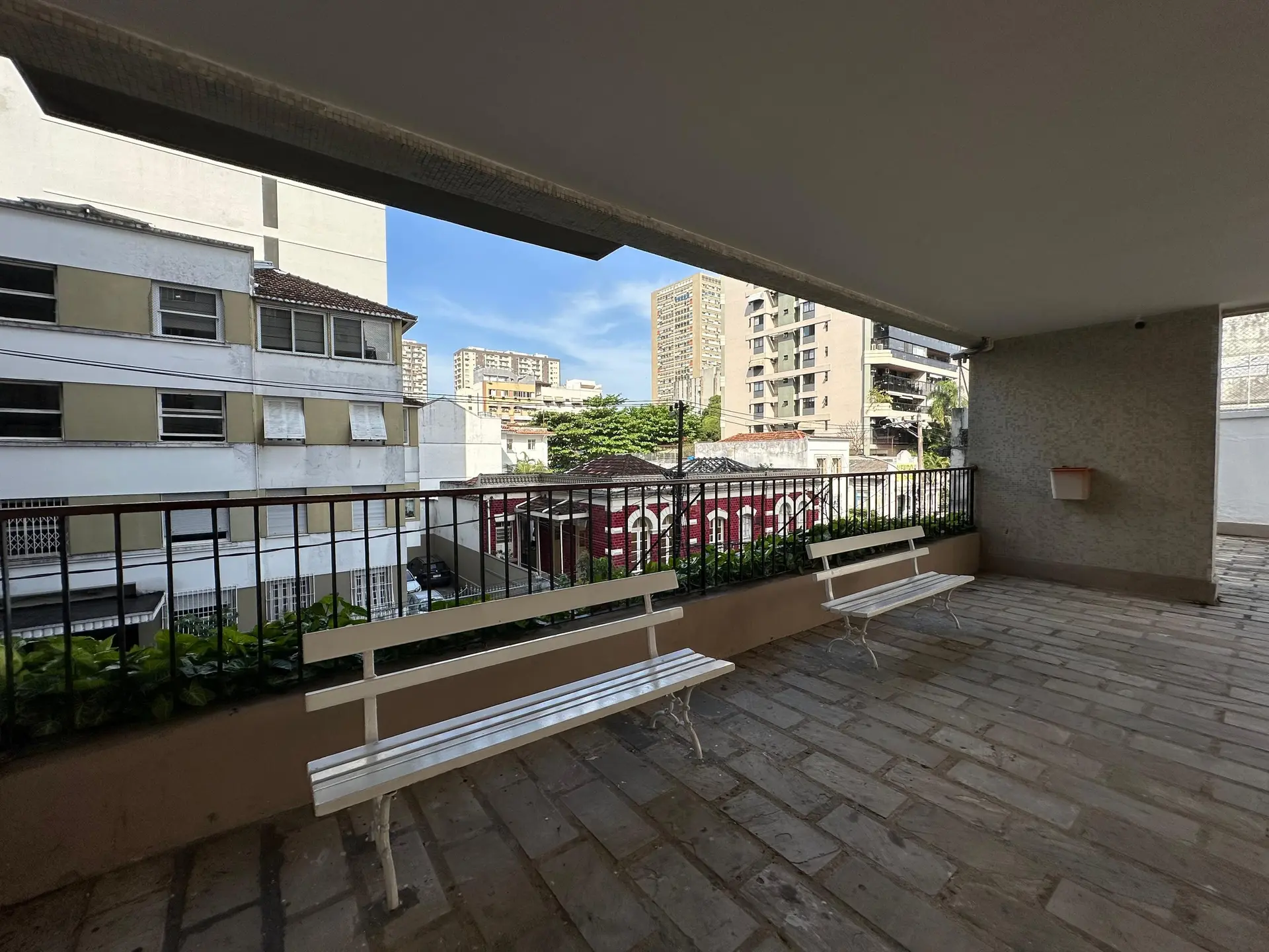 Квартира 82 м² із заскленим балконом та видом на гори — photo 32
