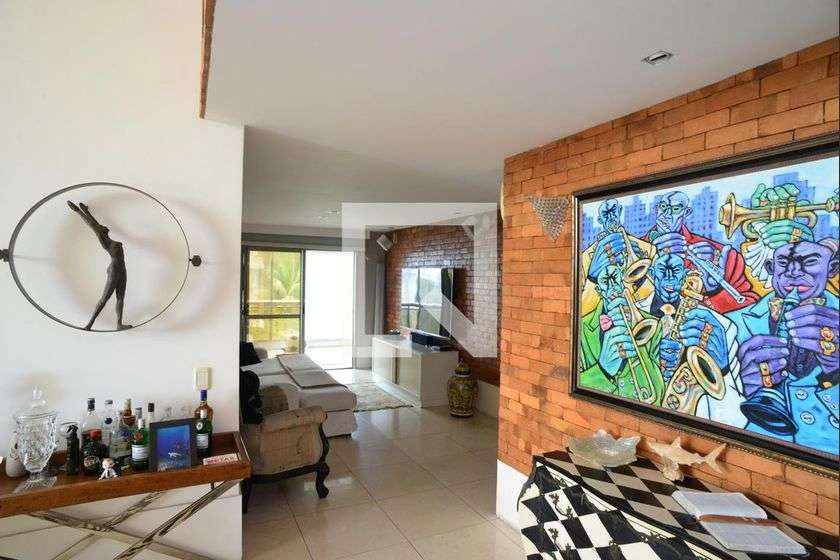 4-bedroom apartment with enclosed glass balcony — photo 19
