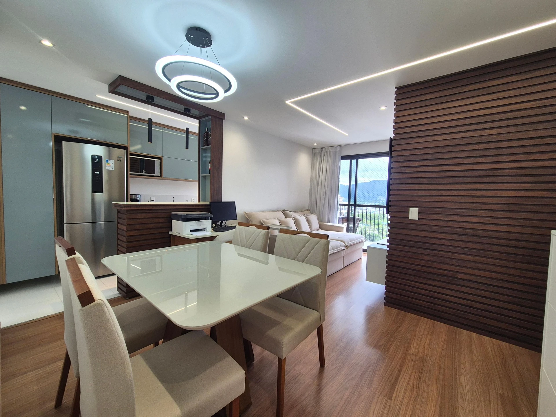Furnished 2-bedroom apartment with enclosed balcony — photo 8