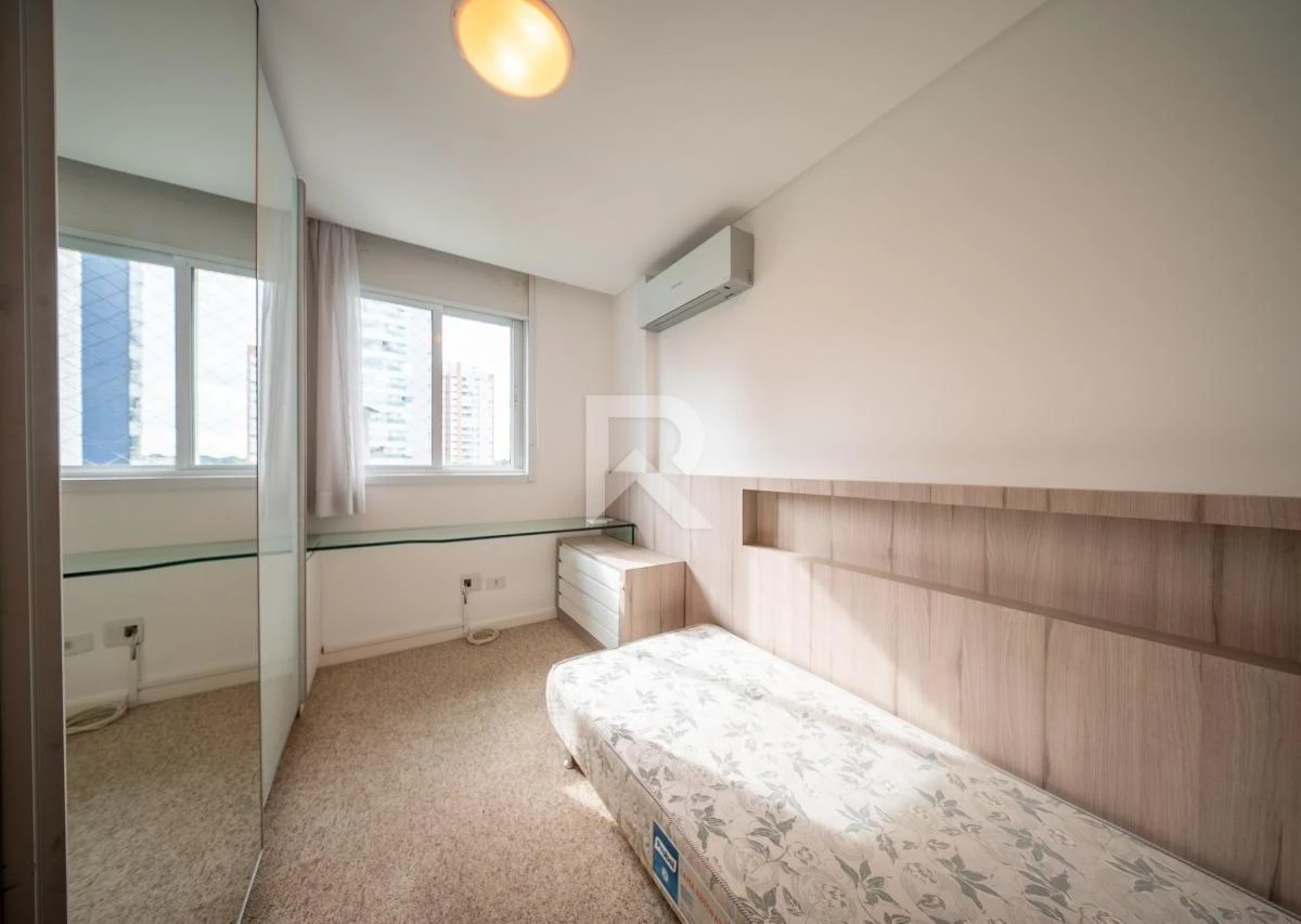 192 m² apartment with floor-to-ceiling windows and a bathtub — photo 8