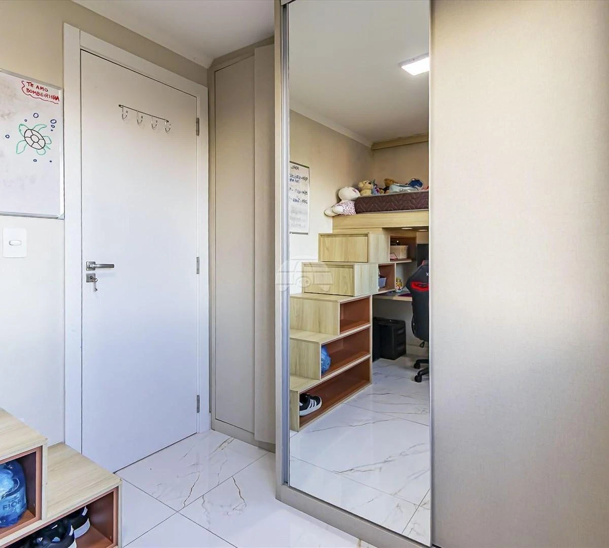 Furnished apartment, 95 m², with a washing machine — photo 16