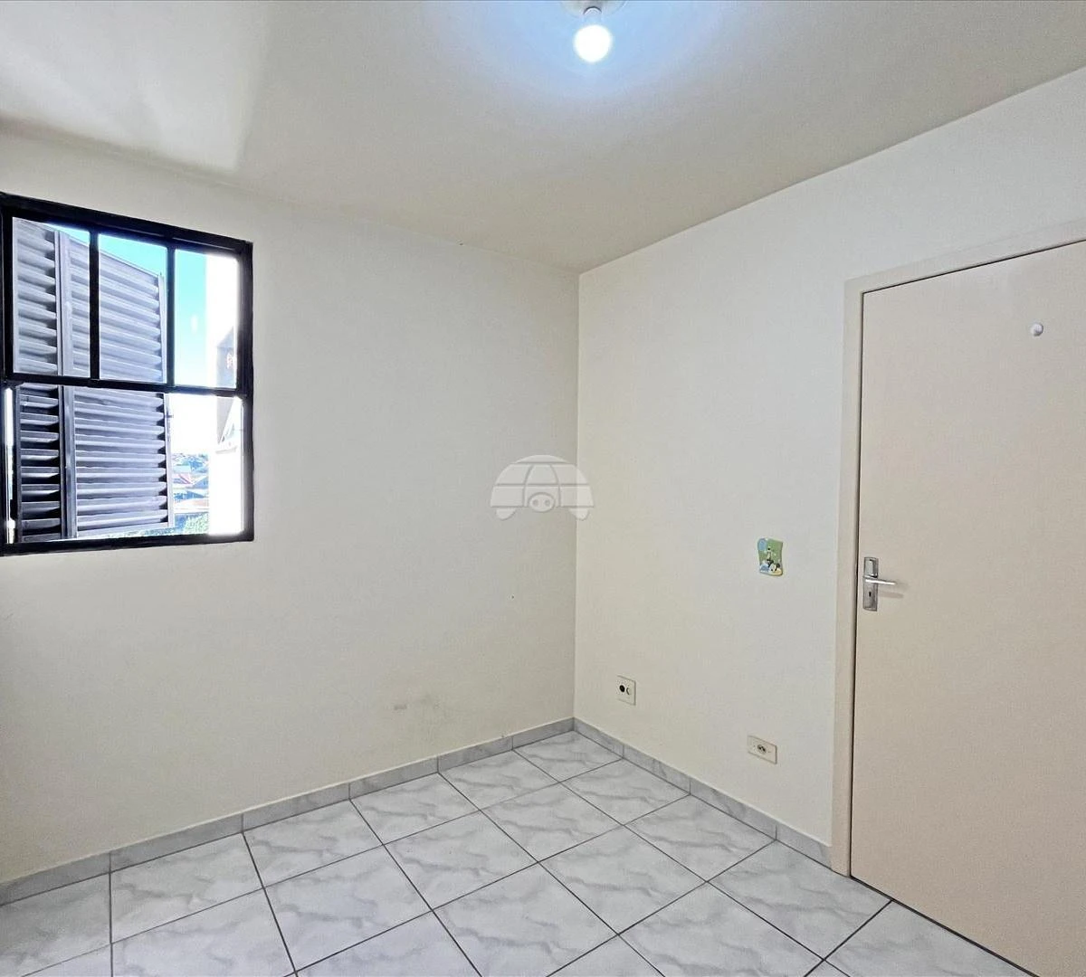 Balcony with a grill in a 3-bedroom apartment, 73 m² — photo 19