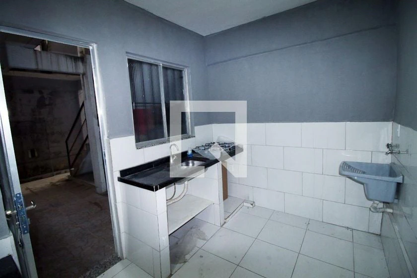 Unfurnished studio with gas stove and laundry area — photo 13