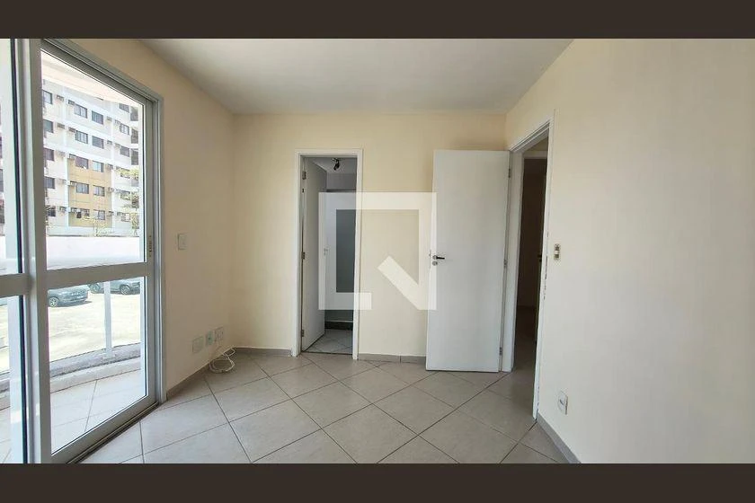 3-bedroom apartment in a building with a gym — photo 10