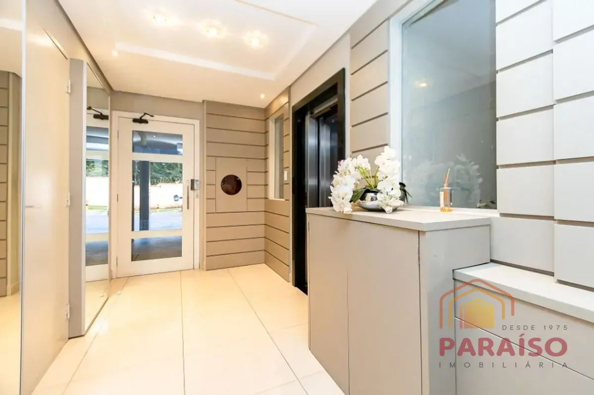 Balcony with a grill in a 2-bedroom apartment, 90 m² — photo 27