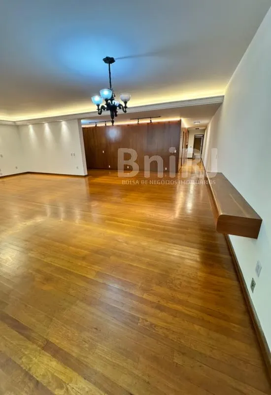 Home office in a 4-bedroom apartment, 280 m² — photo 3