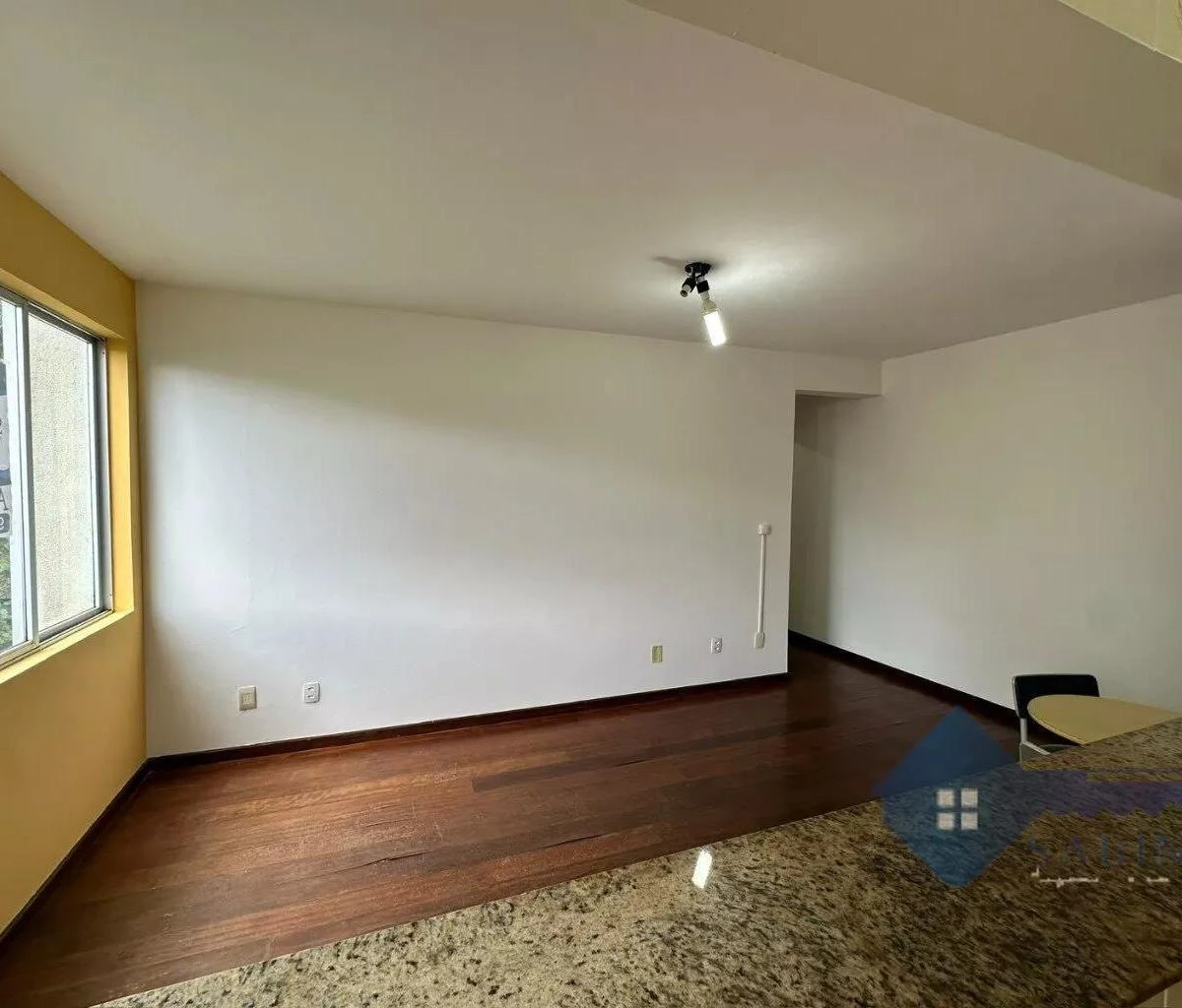 Деревянный пол или ламинат и 1 спальня: квартира 63 м² — photo 12