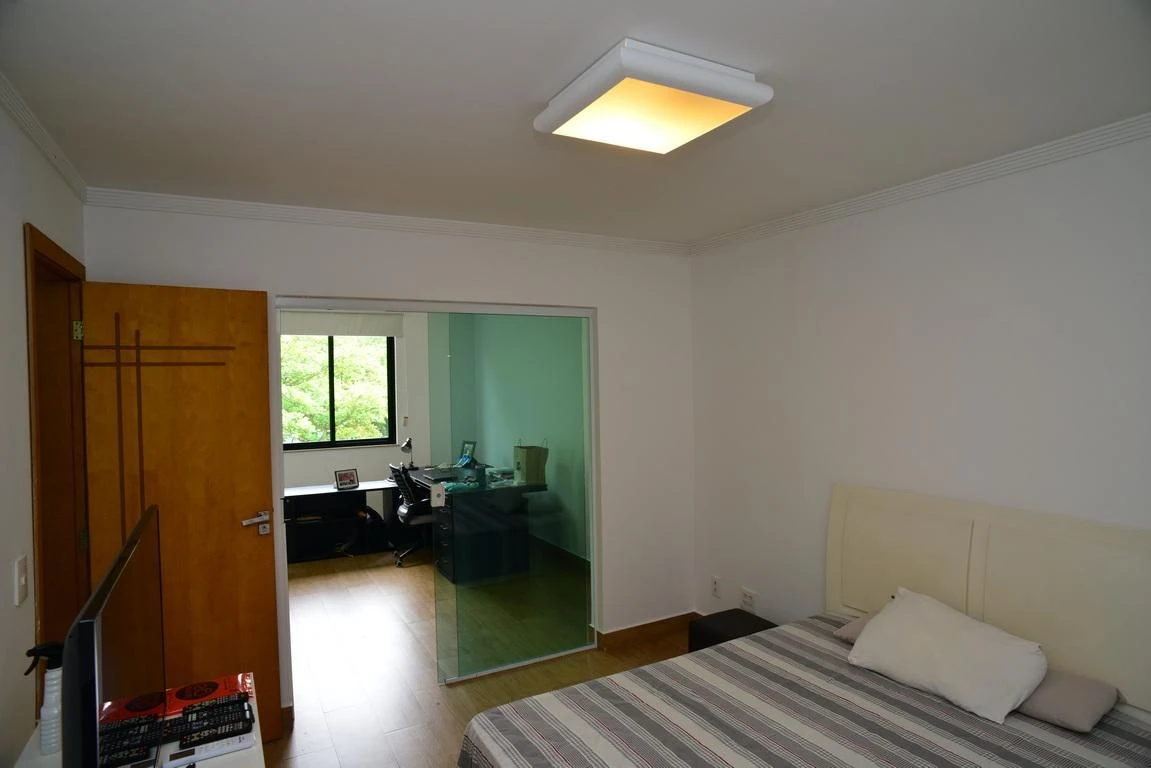 260 m² house with floor-to-ceiling windows and a jacuzzi — photo 11