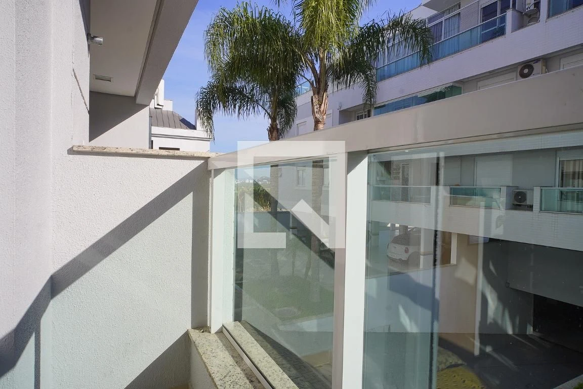 Glass-enclosed balcony in a 2-bedroom apartment, 78 m² — photo 55