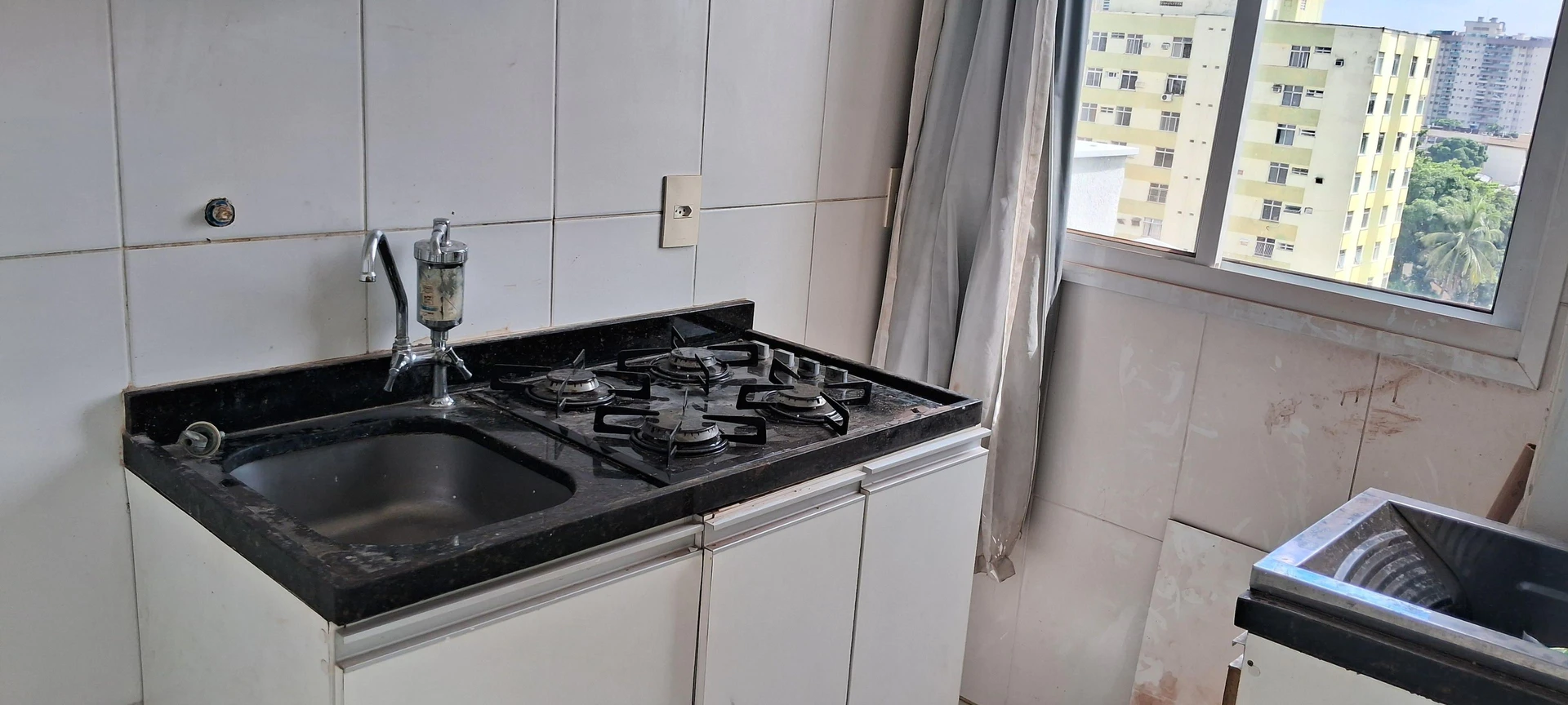 2-bedroom apartment in a building with a gym — photo 2
