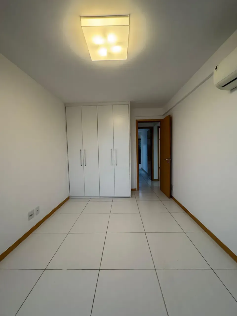 House with 4 bedrooms and 5 bathrooms, balcony grill — photo 9