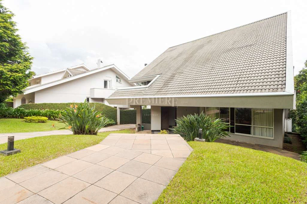 House with 4 en-suite bedrooms and a private pool — photo 2