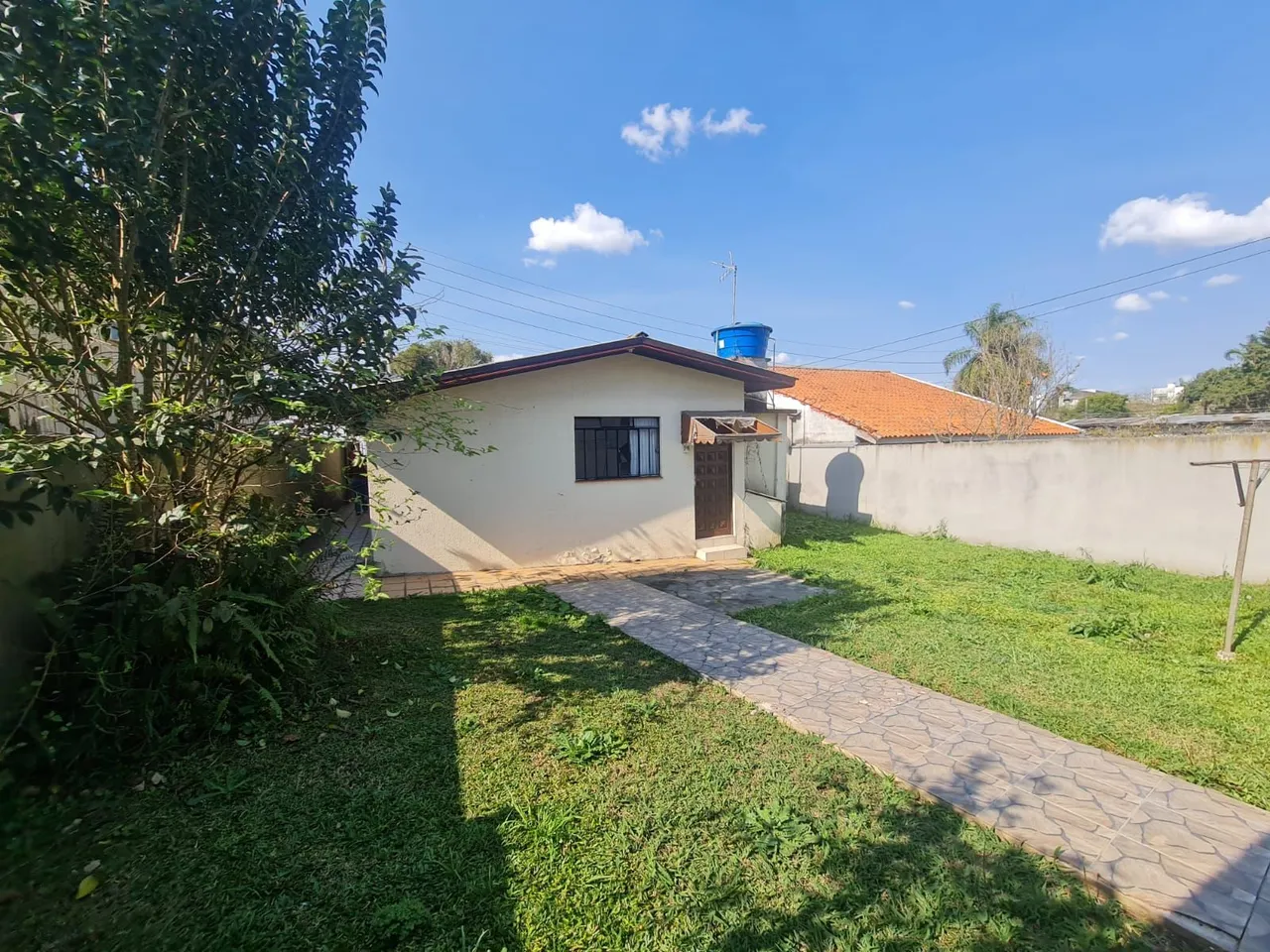 Casa para alugar com 2 quartos e 2 banheiros