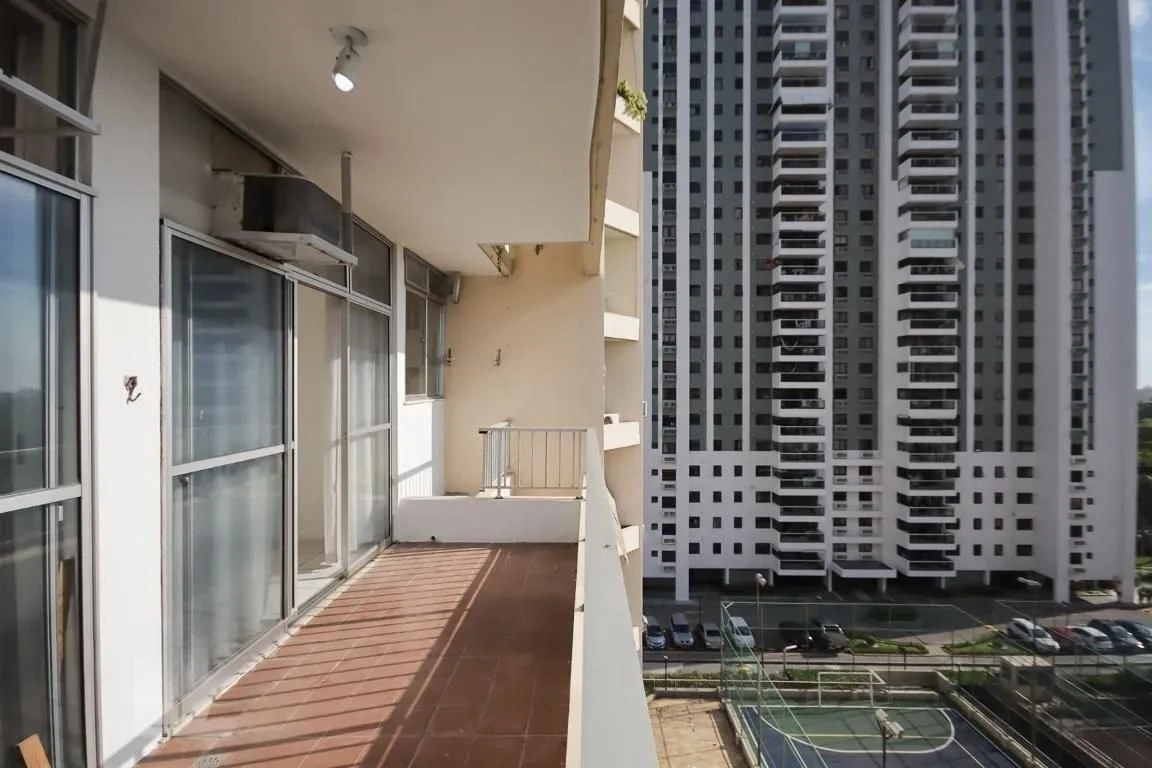 One-bedroom apartment with a park view in Rio de Janeiro — photo 11