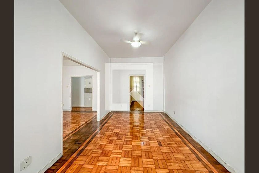 Apartamento de 3 quartos com piso de madeira ou laminado — photo 21