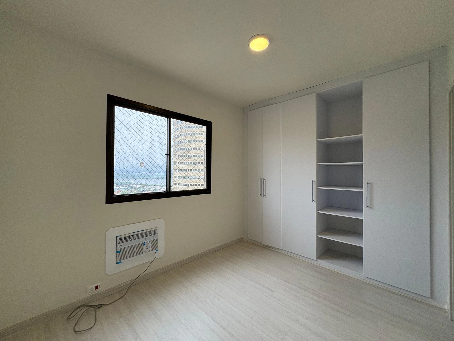 2-bedroom apartment with a glass-enclosed balcony — photo 17